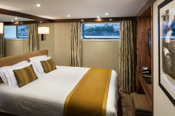 AmaWaterways AmaDouro Accommodation E 1.jpg